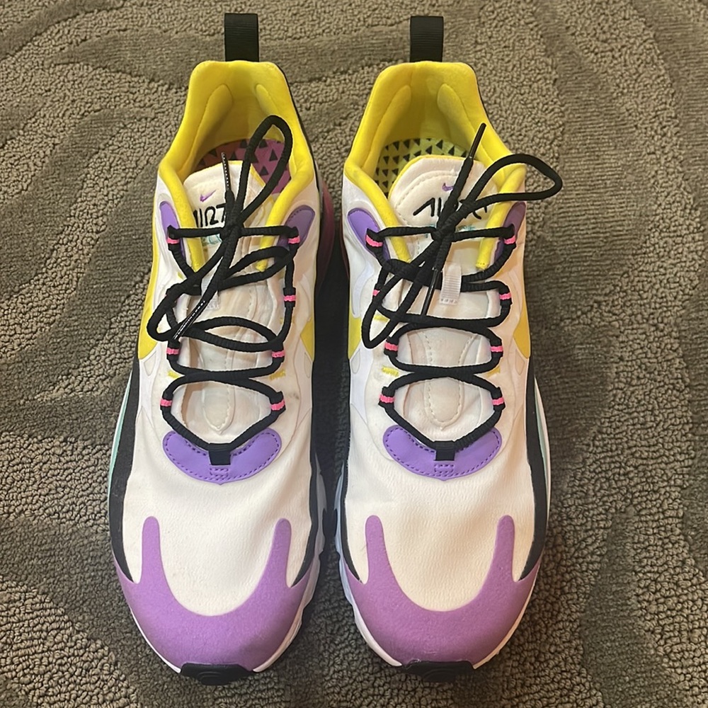 Mens Nike colorful athletic shoes